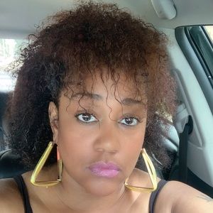 Meet your Posher, Andrea